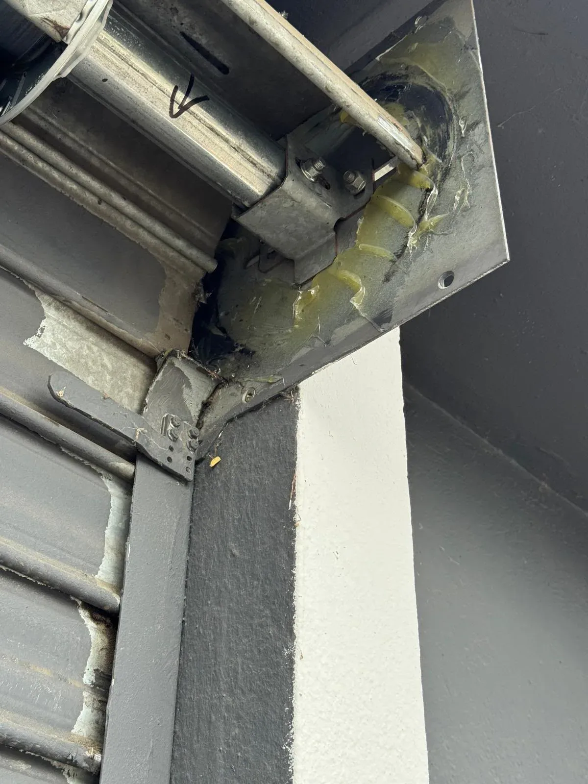Entretien et maintenance de rideau métallique à Paris 10 Entretien et maintenance de rideau métallique à Paris 10