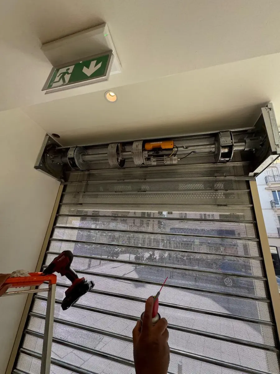 Entretien et maintenance de rideau métallique à Paris 10 Entretien et maintenance de rideau métallique à Paris 10